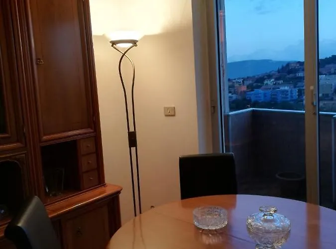 アパート Nino E Issi