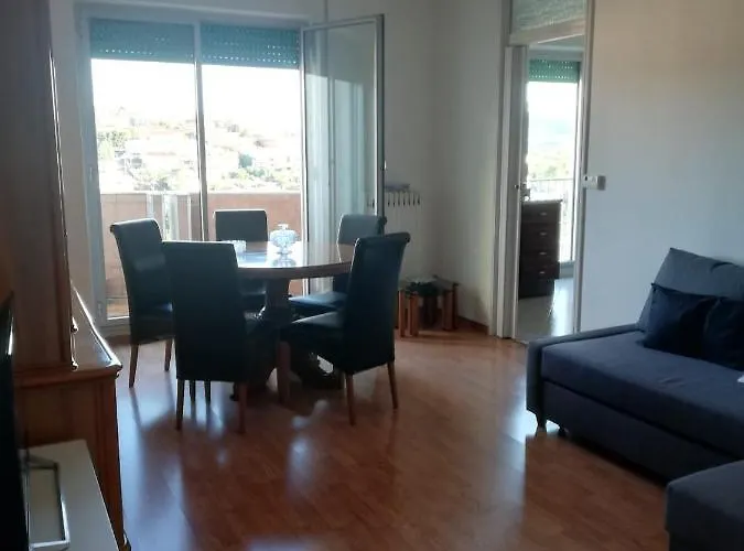 Nino E Issi Apartman *